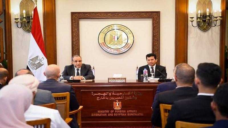 وزير الخارجية يلتقي وفد نموذج محاكاة برلمان الشباب العربي