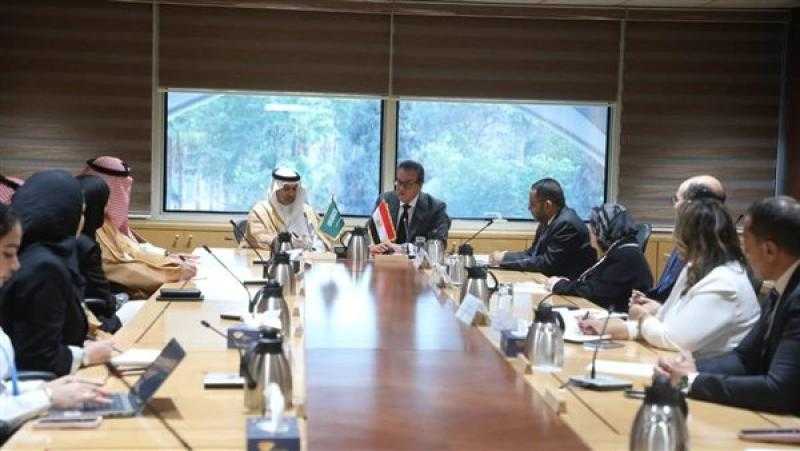 نائب رئيس مجلس الوزراء يبحث مع وزير الصحة السعودي تعزيز التعاون الصحي المشترك وتوطين الصناعات الدوائية