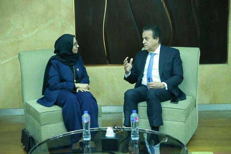 وزير الصحة يلتقي نظيرته البحرينية لتعزيز التعاون الصحي وتبادل الخبرات بين البلدين