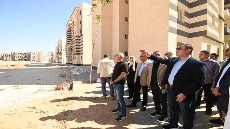 وزير الإسكان يتفقد وحدات المبادرة الرئاسية ”سكن لكل المصريين” بمدينة العاشر من رمضان
