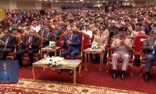 الرئيس السيسي: كل قرار بيتدرس بدل المرة 100 والدولة عشان تقوم عايزة همة من حديد