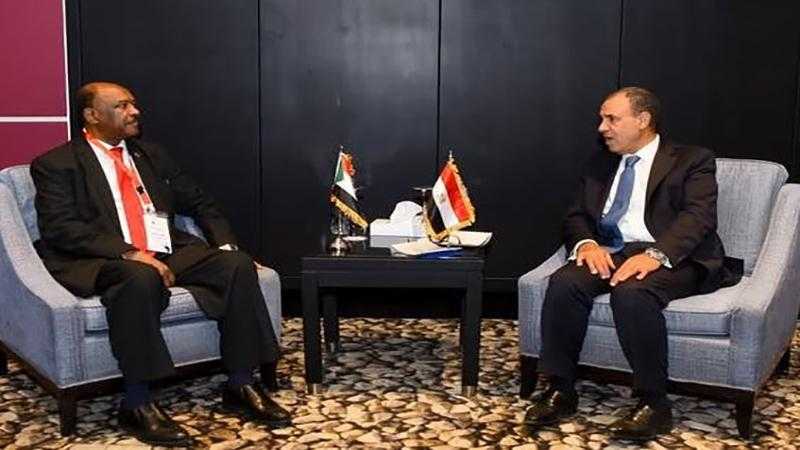 وزير الخارجية يلتقي نظيره السودانى على هامش منتدى أسوان للسلام والتنمية المستدامة