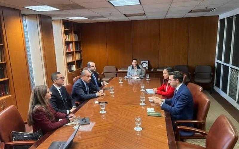 وزير الاستثمار يبحث مع شركة “بوينغ” العالمية تعزيز الشراكة الاستراتيجية في الطيران والنقل الجوي