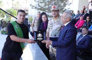 رئيس الأكاديمية العربية يكرم نجل الشهيد منسي في ذكري انتصارات اكتوبر
