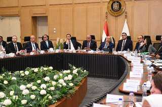 وزير الصناعة والنقل يترأس الاجتماع الثالث والثلاثين للمجموعة الوزارية للتنمية الصناعية