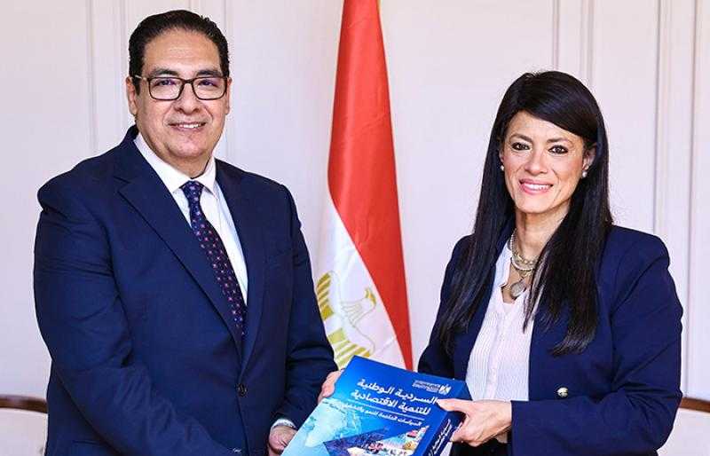 وزيرة التخطيط تبحث مع رئيس جامعة القاهرة تعزيز التعاون المشترك وتستعرض «السردية الوطنية للتنمية الاقتصادية»
