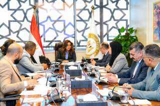 وزيرة التنمية تلتقي رئيس مجلس إدارة غرفة الغوص لبحث سبل التعاون