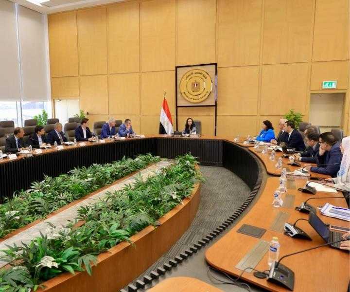وزيرة التضامن تلتقي وفدًا من شركة اوتوبوك الألمانية لمتابعة تجهيز مراكز التجميع والمواءمة