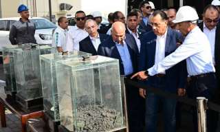 رئيس الوزراء يتفقد مراحل الإنتاج بمصنع الشركة المصرية... رئيس الوزراء يتفقد مراحل الإنتاج بمصنع الشركة المصرية لبلوكات الأنود الكربونية بالسخنة