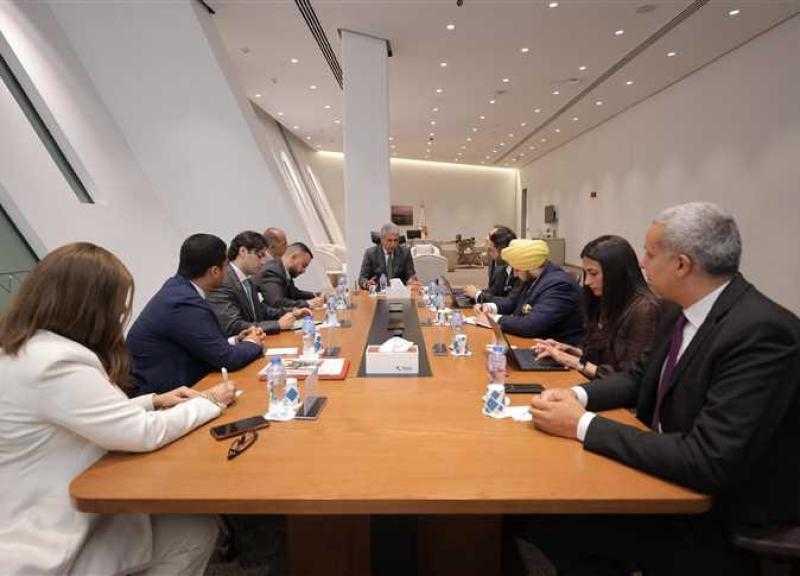 وزير السياحة يلتقي مسئولي مدرسة لوزان للفندقة بسويسرا لبحث سبل التعاون في تطوير التعليم والتدريب السياحي والفندقي