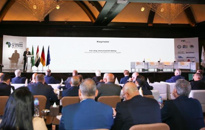 وزير قطاع الأعمال العام يفتتح المؤتمر الدولي الثالث للهيدروجين في أفريقيا