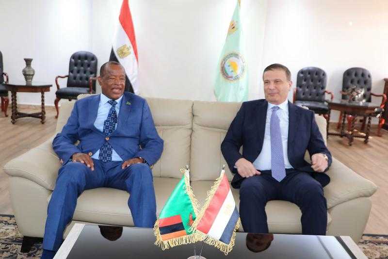 وزير الزراعة ووزير الداخلية الزامبي يناقشان موقف المزارع المصرية المشتركة