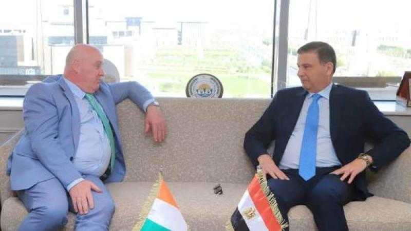 وزير الزراعة يبحث مع نظيره الأيرلندي تعزيز التعاون المشترك ويستعرضان فرص الشراكة في الأمن الغذائي