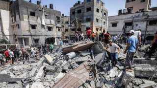 الاحتلال يسلم جثامين لشهداء فلسطينيين عبر معبر كيسوفيم... الاحتلال يسلم جثامين لشهداء فلسطينيين عبر معبر كيسوفيم وسط قطاع غزة