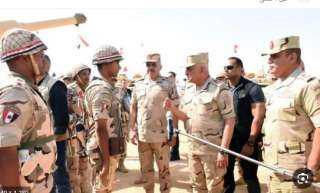 وزير الدفاع يشهد إجراءات تفتيش الحرب لأحد تشكيلات المنطقة المركزية العسكرية