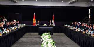 رئيس الوزراء يشارك مع رئيس القيرغيزية في المائدة... رئيس الوزراء يشارك مع رئيس القيرغيزية في المائدة المستديرة الاقتصادية المشتركة