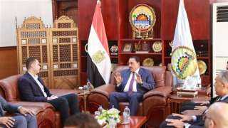 نائب وزير الصحة يبحث مع محافظ مطروح دعم البنية الصحية وتسريع مشروعات التطوير بالمحافظة