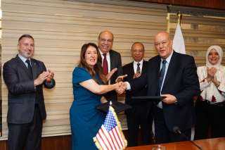 وزير الطيران المدني يشهد توقيع مذكرة تفاهم بين مصر والولايات المتحدة الأمريكية لتعزيز منظومة أمن الطيران بمطار القاهرة الدولي