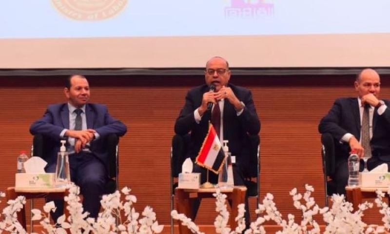 وزير العمل يفتتح ندوة توعوية بقانون العمل الجديد بحضور ممثلي شركات خاصة