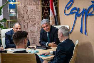 وزير السياحة يعقد اجتماعاً مع مسئولي منصة TripAdvisor... وزير السياحة يعقد اجتماعاً مع مسئولي منصة TripAdvisor لبحث سبل تعزيز التعاون للترويج للمقصد السياحي المصري