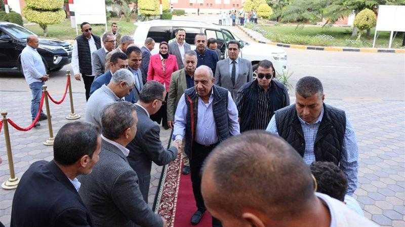 وزير الكهرباء والطاقة المتجددة يتفقد محطة توليد كهرباء النوبارية بمحافظة البحيرة