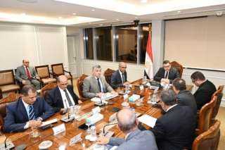 وزير الإسكان يتابع آخر مستجدات المشروعات التي تنفذها... وزير الإسكان يتابع آخر مستجدات المشروعات التي تنفذها المقاولون العرب ضمن مبادرة ”حياة كريمة”