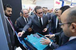 وزير الصحة يتفقد معرض «سمارت هيلث جيت» وجناح التنمية البشرية