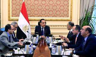 رئيس الوزراء يتابع مع رئيس المركز الوطني لتخطيط... رئيس الوزراء يتابع مع رئيس المركز الوطني لتخطيط استخدامات أراضي الدولة عدداً من ملفات العمل