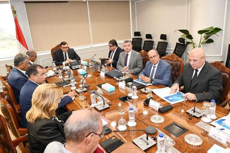 وزير الإسكان يتابع الموقف التنفيذي لمشروعات المرحلة الأولى للمبادرة الرئاسية ”حياة كريمة”