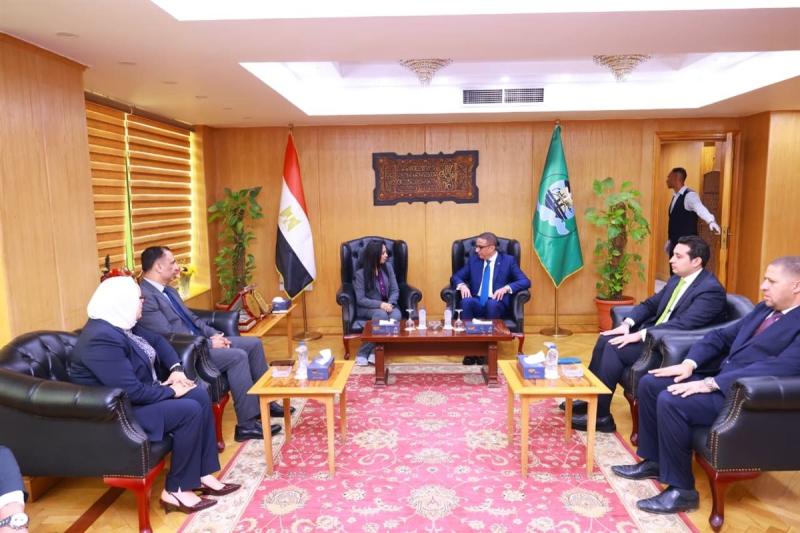 وزيرة التضامن تستهل زيارتها لمحافظة الفيوم بلقاء المحافظ بديوان عام المحافظة
