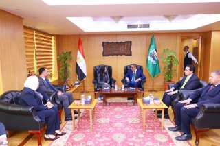وزيرة التضامن تستهل زيارتها لمحافظة الفيوم بلقاء المحافظ... وزيرة التضامن تستهل زيارتها لمحافظة الفيوم بلقاء المحافظ بديوان عام المحافظة