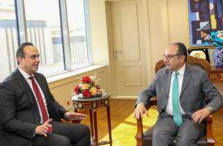 وزير قطاع الأعمال العام يستقبل رئيس هيئة الرعاية... وزير قطاع الأعمال العام يستقبل رئيس هيئة الرعاية الصحية لبحث تعزيز التعاون المشترك