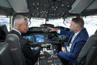 رئيس القابضة لمصر للطيران في زيارة تفقدية لطائرة... رئيس القابضة لمصر للطيران في زيارة تفقدية لطائرة Boeing 777X أثناء مشاركتها في العرض الثابت بمعرض دبي للطيران 2025