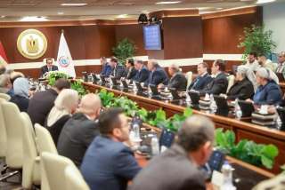 وزير الصحة يترأس الاجتماع الدوري لقيادات الوزارة ويشيد بنجاح المؤتمر العالمي للسكان والصحة والتنمية