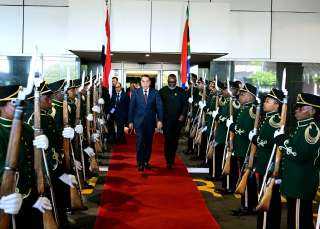 رئيس الوزراء يصل ”جوهانسبرج” لترؤس وفد مصر المُشارك بقمة مجموعة العشرين (G20) لعام 2025