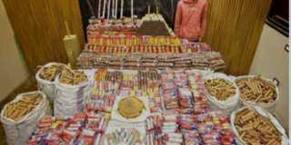 ضبط أحد الأشخاص لقيامه بتصنيع الألعاب النارية وترويجها... ضبط أحد الأشخاص لقيامه بتصنيع الألعاب النارية وترويجها عبر مواقع التواصل