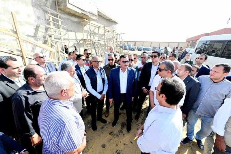 وزير الإسكان ومحافظ الفيوم يتفقدان توسعات محطة معالجة ”كحك” بمركز يوسف الصديق