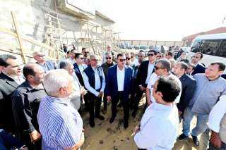 وزير الإسكان ومحافظ الفيوم يتفقدان توسعات محطة معالجة ”كحك” بمركز يوسف الصديق