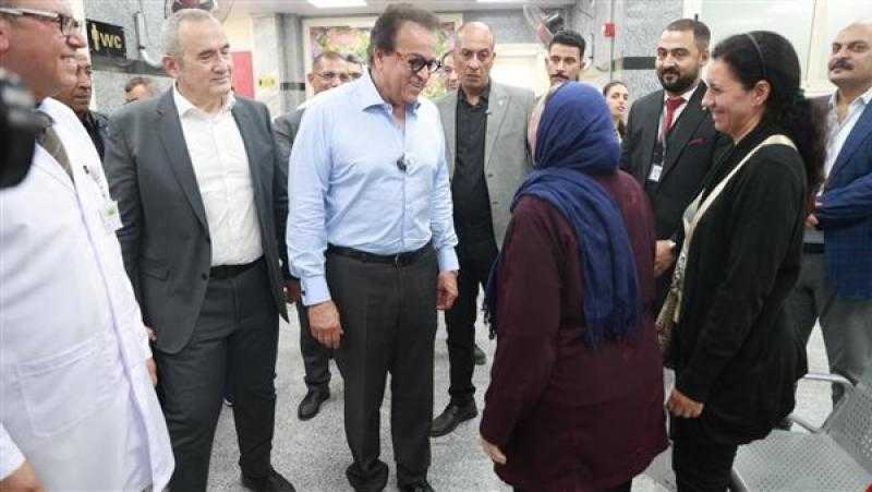 وزير الصحة يتفقد أعمال تطوير مبنى العيادات الخارجية بمستشفى الجمهورية التعليمي