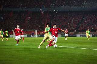 إمام عاشور يسجل رابع أهداف الأهلى فى مرمى شبيبة القبائل ويدخل فى نوبة بكاء