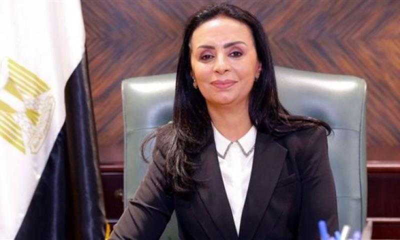 وزيرة التضامن توجه فريق التدخل السريع بالتعامل مع حالات كبار بلا مأوى فى القاهرة والجيزة