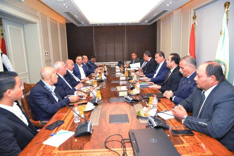 وزيرا الزراعة والتموين ورئيس جهاز مستقبل مصر يبحثون مع اتحاد الدواجن تحفيز الإنتاج المحلي لخفض الاستيراد من الخارج
