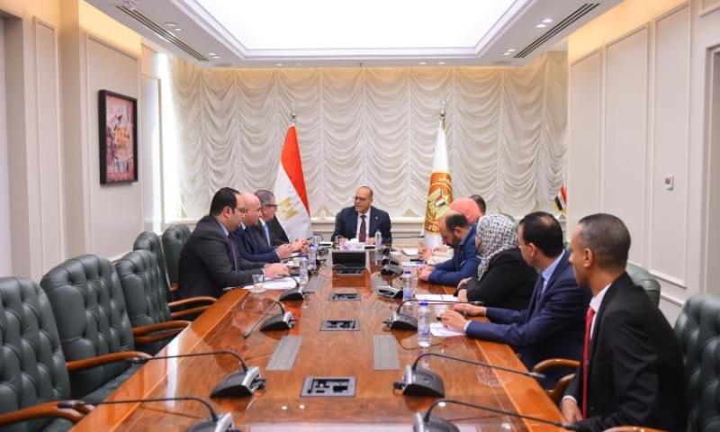 وزير العمل يبحث مع قيادات الهيئة القومية للتأمينات الاجتماعية تعزيز التعاون في ملفات الحماية الاجتماعية